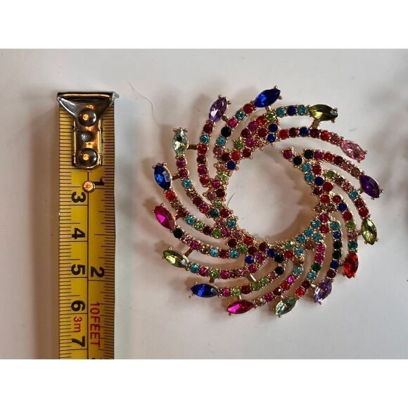 Rhinestones Earrings Shiny Round Spiral Twist Big Stud Earrings - Picture 4 of 4